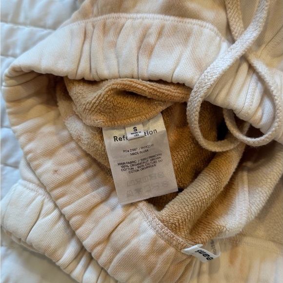 Reformation Beige and White Tie-Dye Sweatpants - Picture 4 of 5